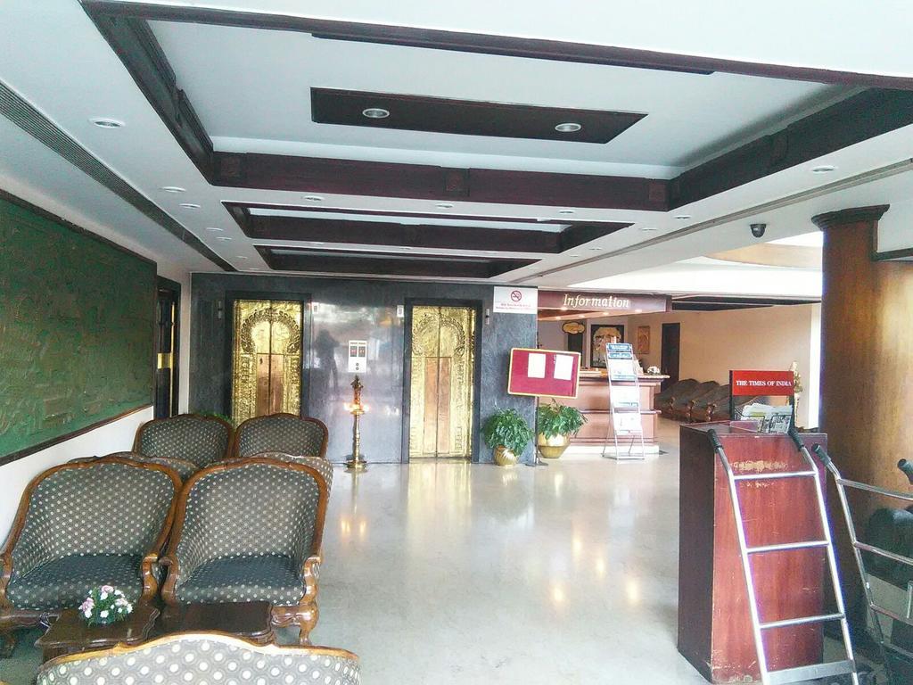 Hotel The Woods Manor Mg Road Kochi Exterior foto