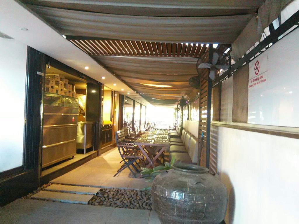 Hotel The Woods Manor Mg Road Kochi Exterior foto