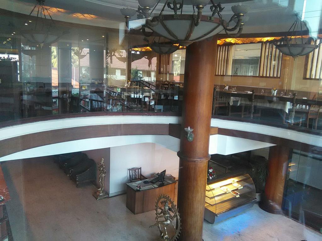 Hotel The Woods Manor Mg Road Kochi Exterior foto