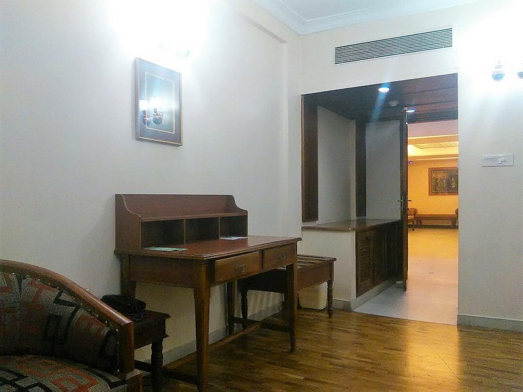 Hotel The Woods Manor Mg Road Kochi Exterior foto