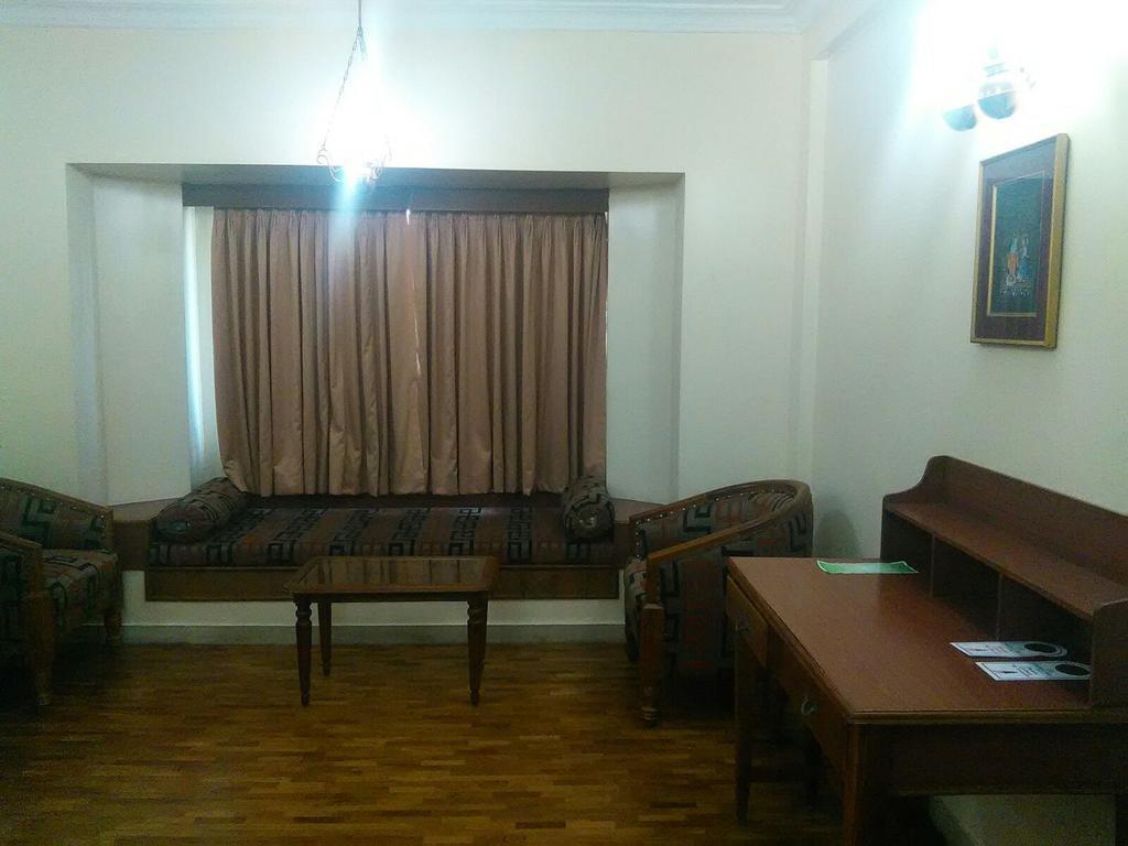 Hotel The Woods Manor Mg Road Kochi Exterior foto