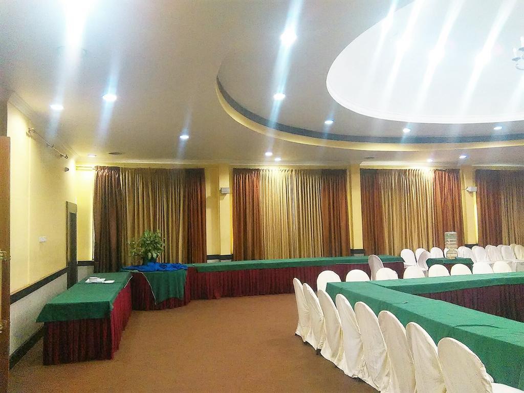 Hotel The Woods Manor Mg Road Kochi Exterior foto