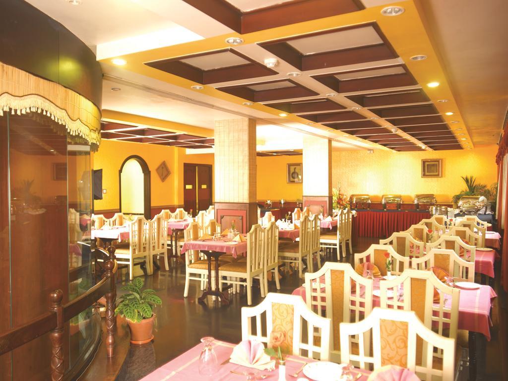 Hotel The Woods Manor Mg Road Kochi Exterior foto