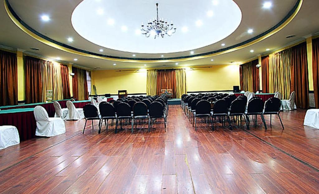 Hotel The Woods Manor Mg Road Kochi Exterior foto