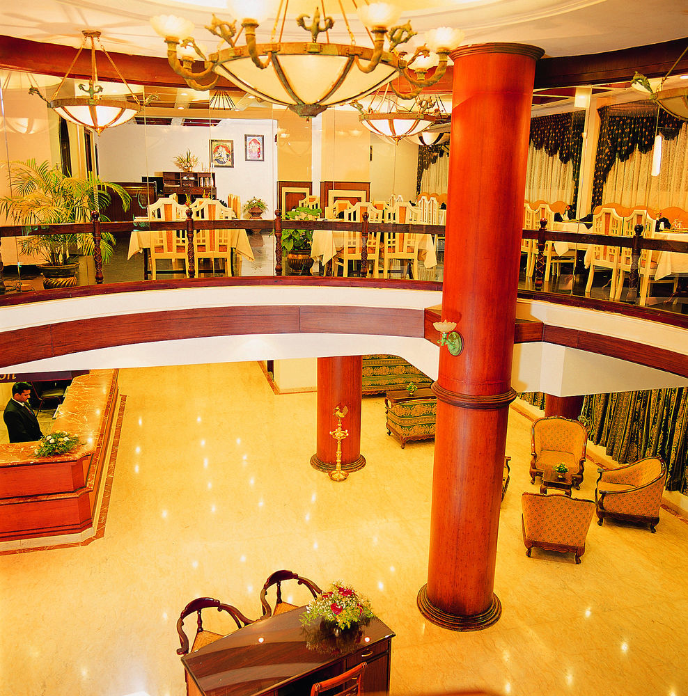 Hotel The Woods Manor Mg Road Kochi Exterior foto