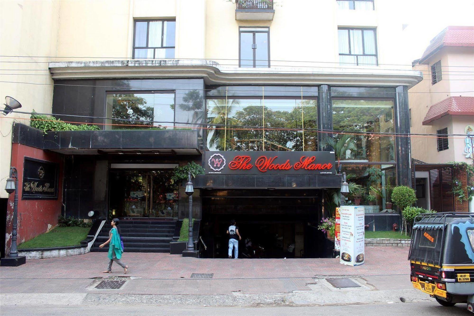 Hotel The Woods Manor Mg Road Kochi Exterior foto