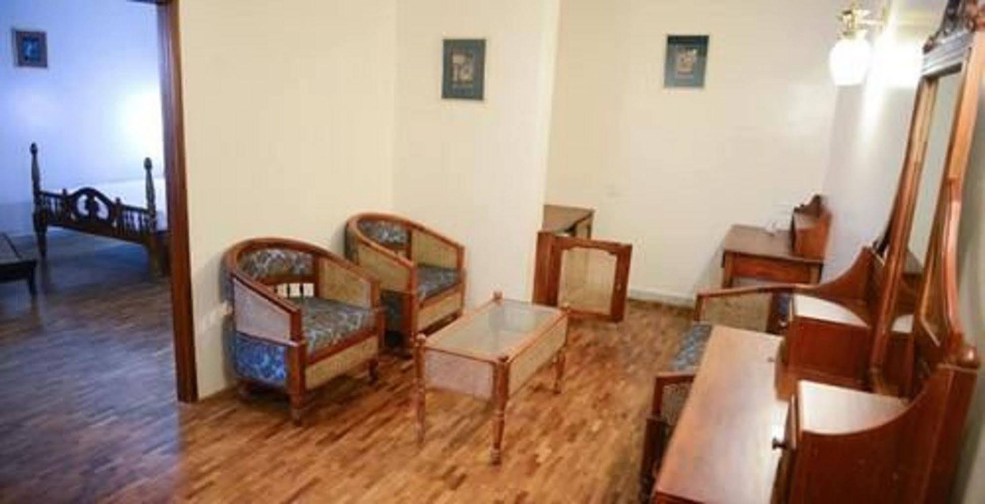 Hotel The Woods Manor Mg Road Kochi Exterior foto
