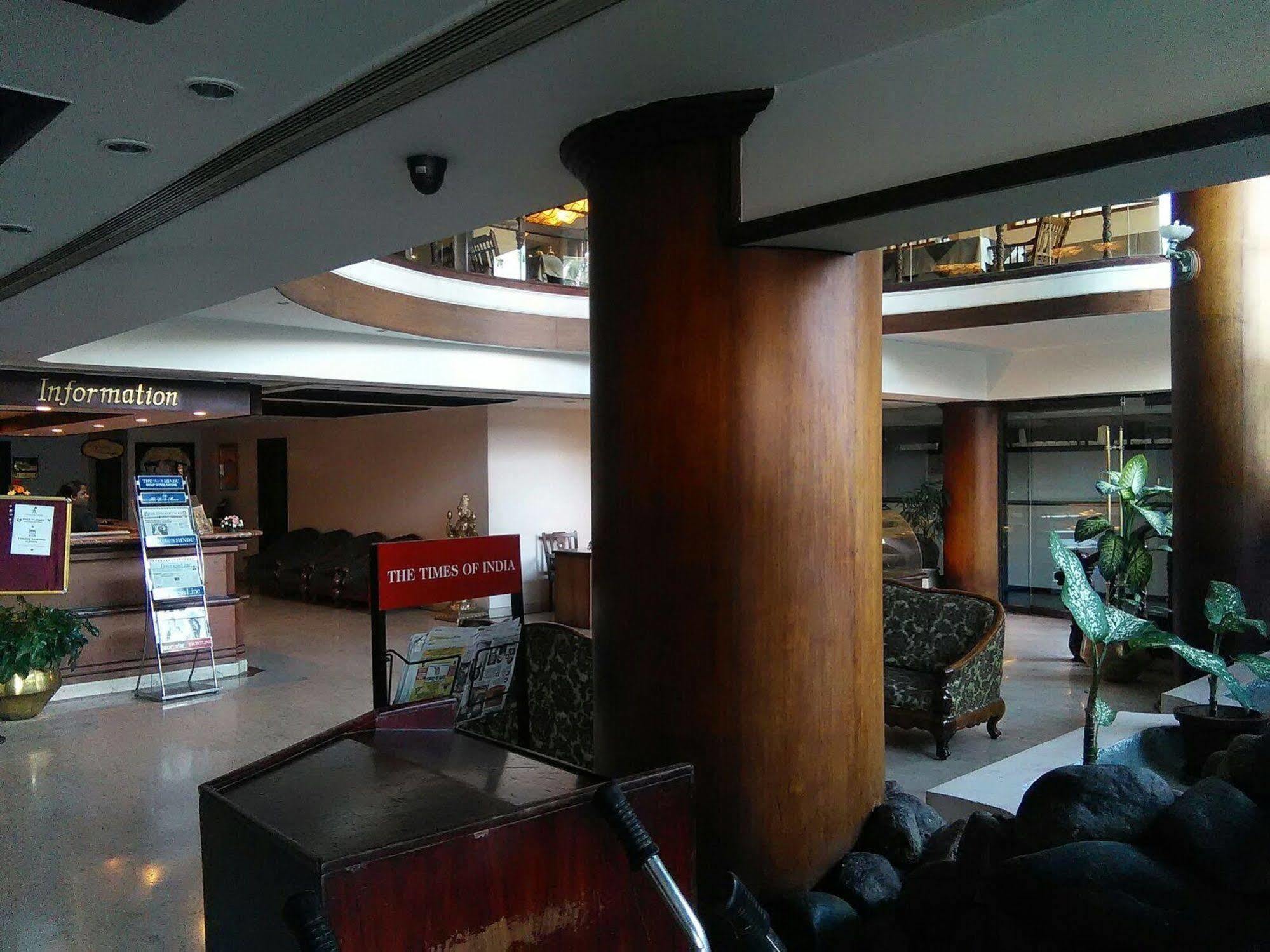 Hotel The Woods Manor Mg Road Kochi Exterior foto