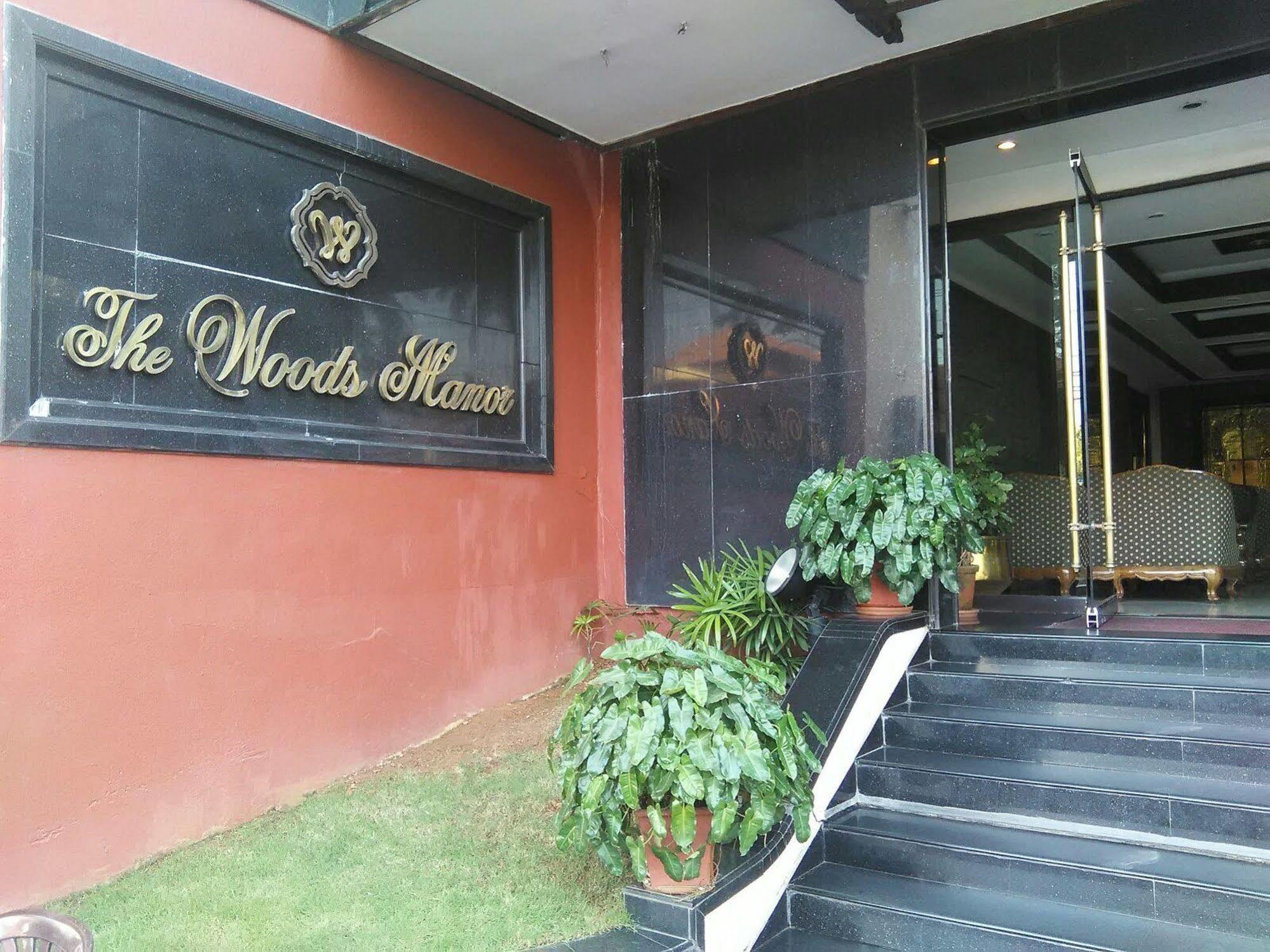 Hotel The Woods Manor Mg Road Kochi Exterior foto