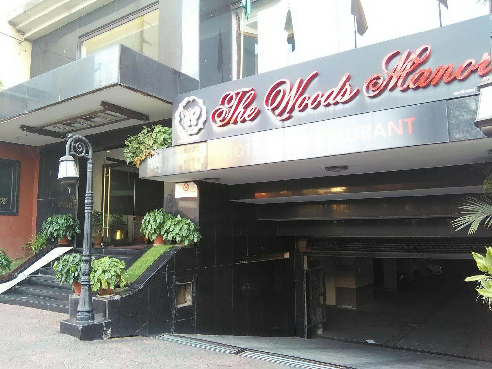 Hotel The Woods Manor Mg Road Kochi Exterior foto